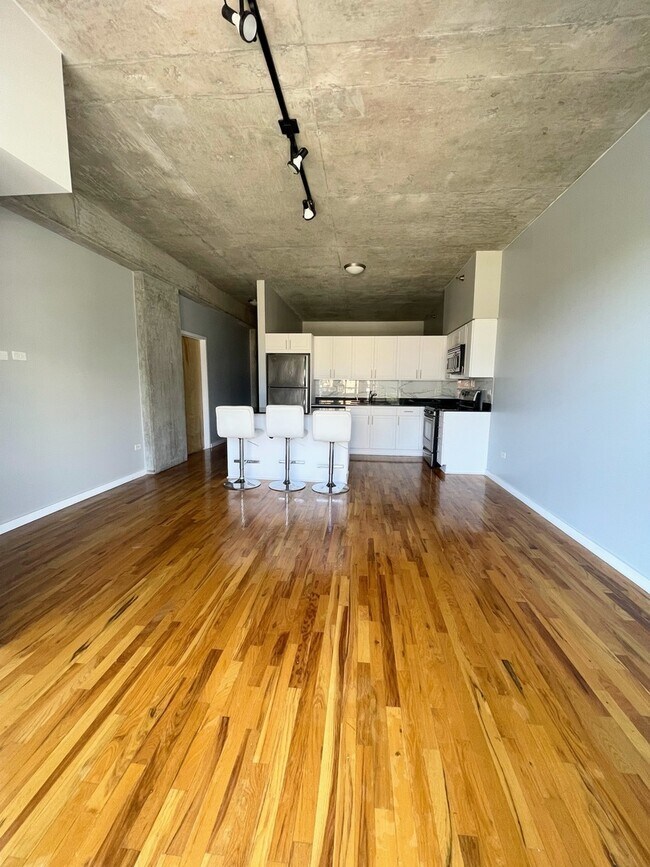 Building Photo - 1620 S Michigan Ave