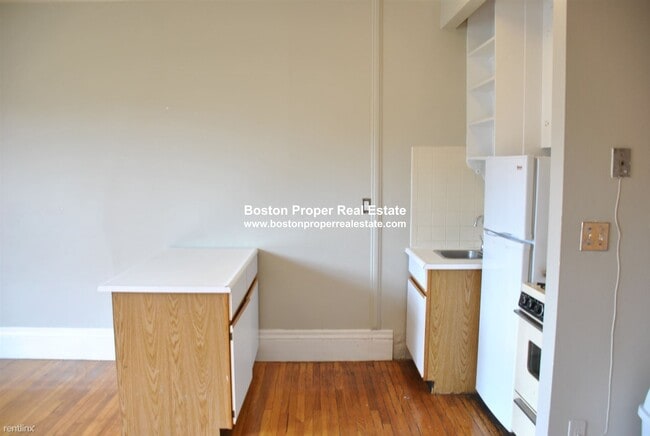 Building Photo - Studio, 1 bath  - 312 Beacon St Apt 6A