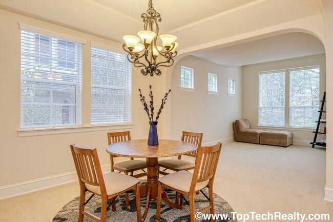 Building Photo - Beautiful 4 Bedroom | 2.5 Bathroom | 2,540 Sqft. Home | Central A/C | Solar Panels | Located in B...