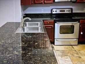 Building Photo - 7575 Kirby Dr