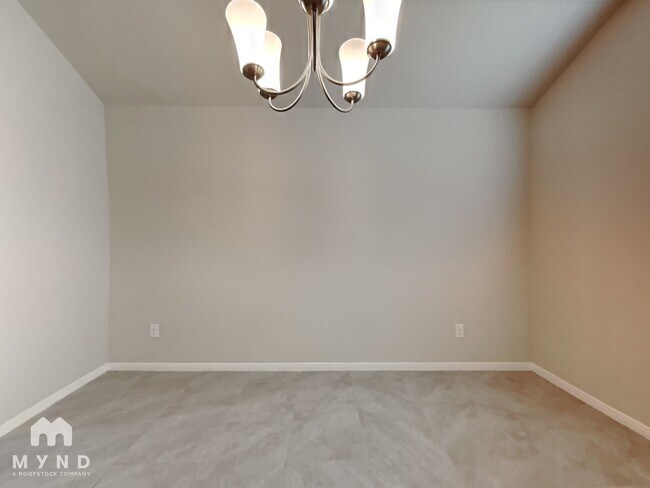 Building Photo - 8111 Carillon Way
