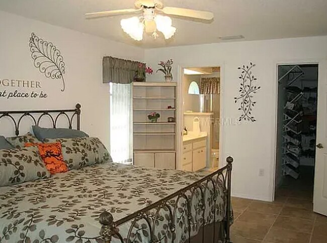 Foto del edificio - 2583 Oberon Rd