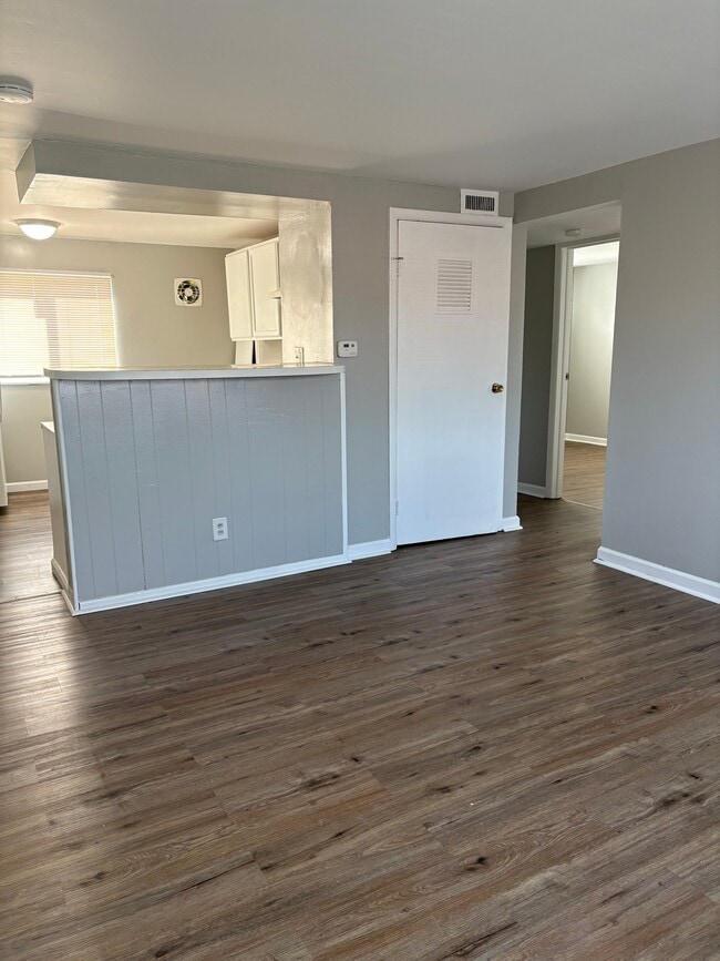 Building Photo - 3600 Cushing Dr
