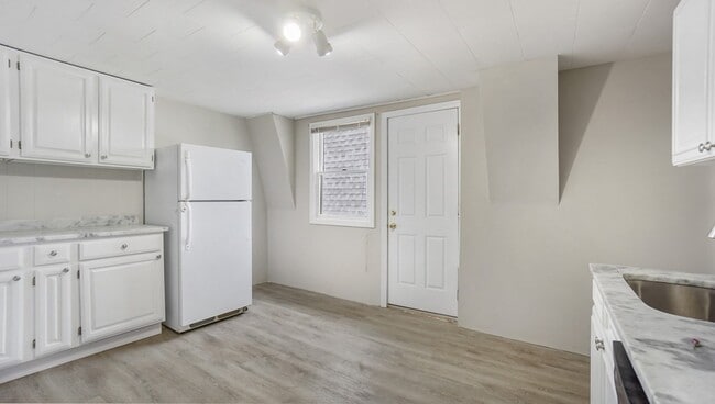 Building Photo - 64 Arnold St