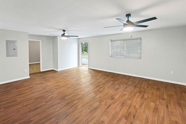 Foto del edificio - 113 E Apple St