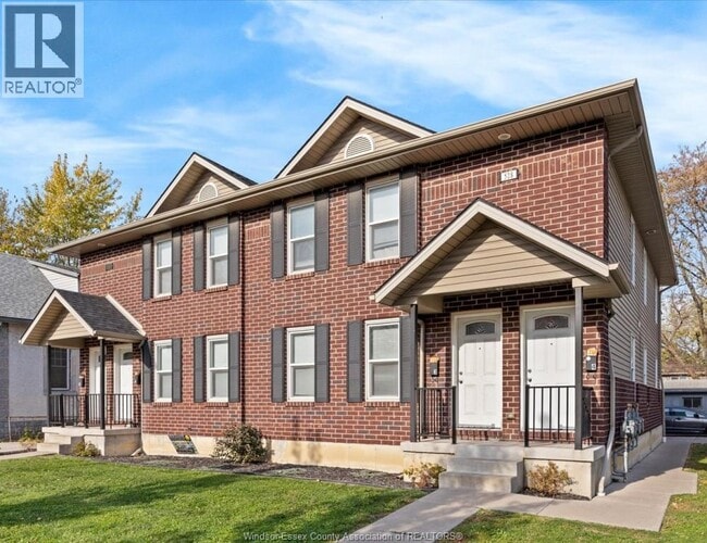 Building Photo - 528 Chippawa St