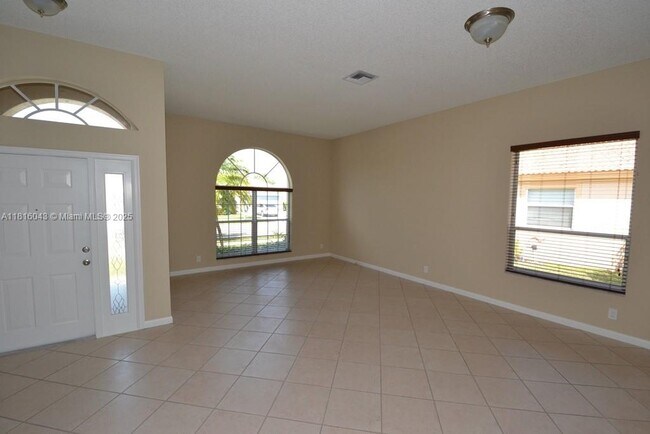 Foto del edificio - 13180 NW 19th St