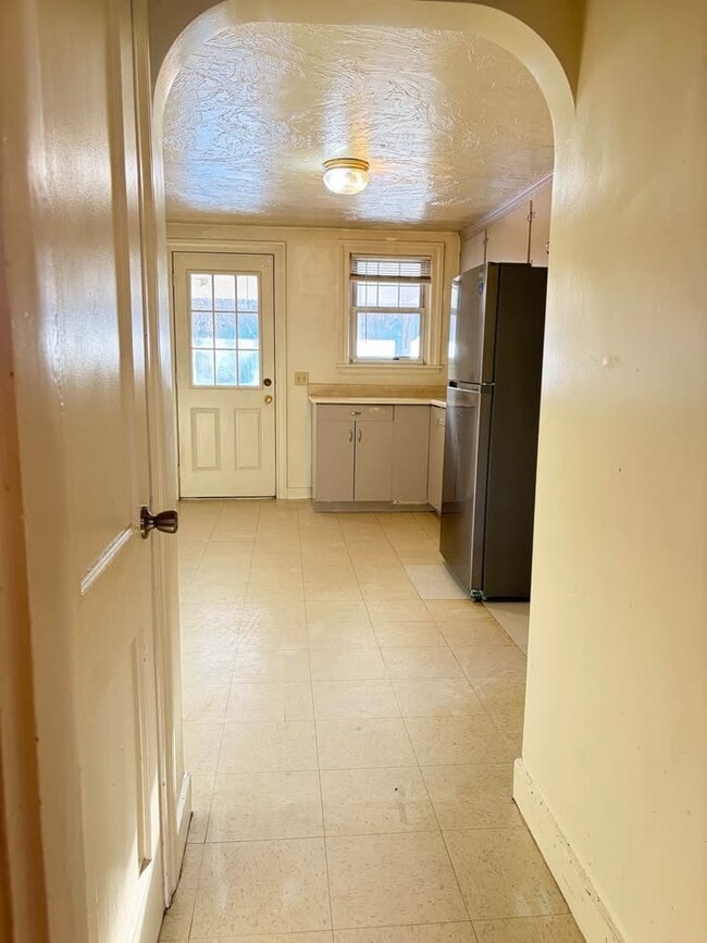 Building Photo - 43 Sutton St