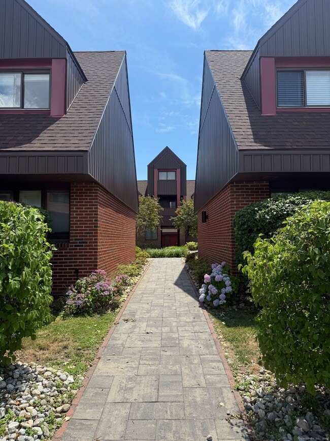 Building Photo - 105 Montoya Dr