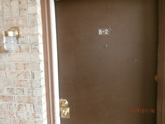 Building Photo - 6405 NW Oak Ave