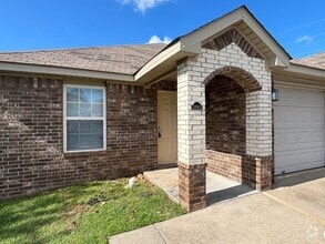 Building Photo - 3304 SW Victoria Pl
