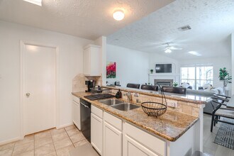 Building Photo - 8051 Bay Branch Dr
