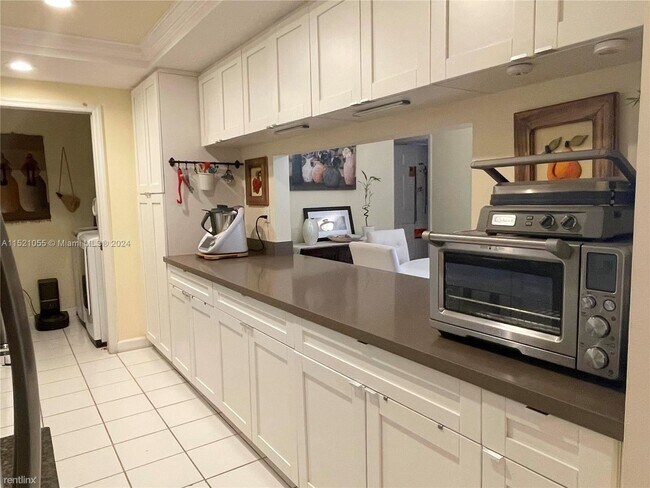 Foto del edificio - 3 br, 2 bath House - 9805 NW 52nd St Apt 308