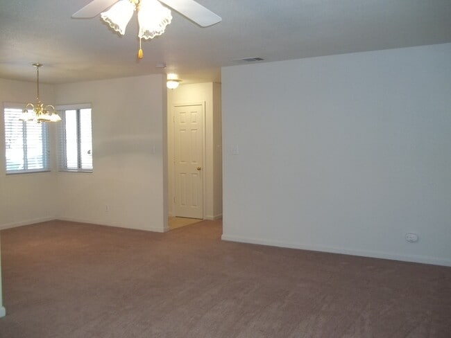 Building Photo - Amenity heavy remodeled home in older cul ...