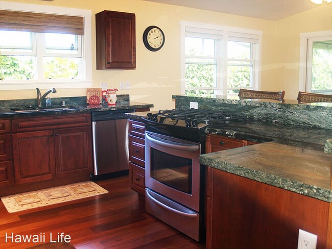 Building Photo - 3 br, 3.5 bath House - 5071 Opelu Road