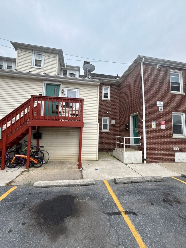 Building Photo - Charming 2-Bedroom Home with Bonus Room – ...