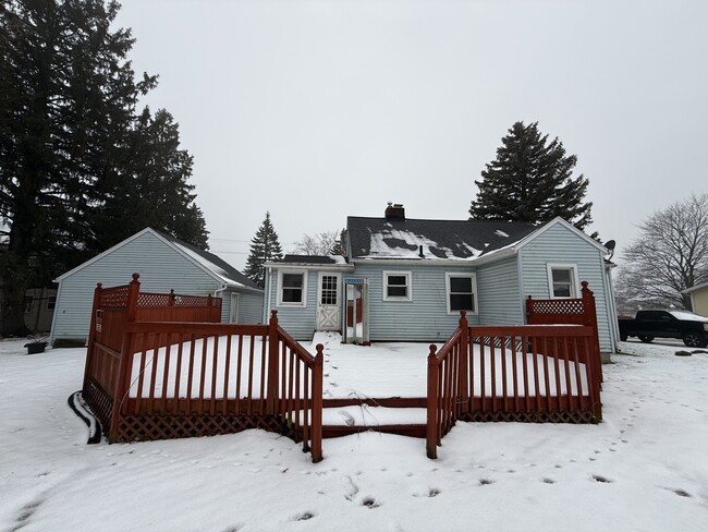 Photo - 1811 E Willoughby Rd House