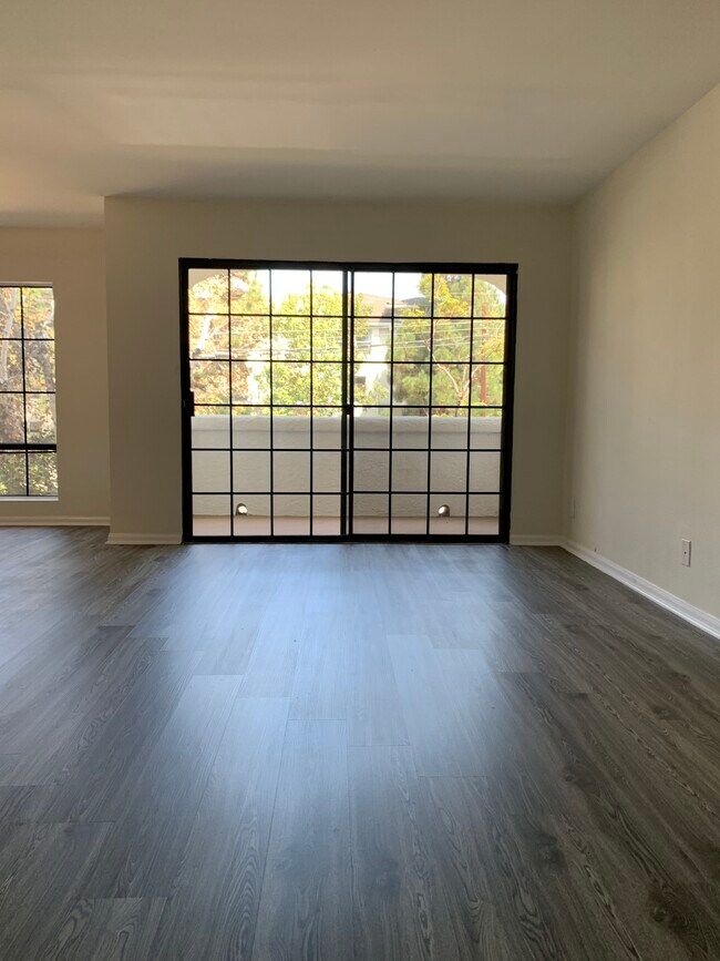 Building Photo - 3281 Sawtelle Blvd