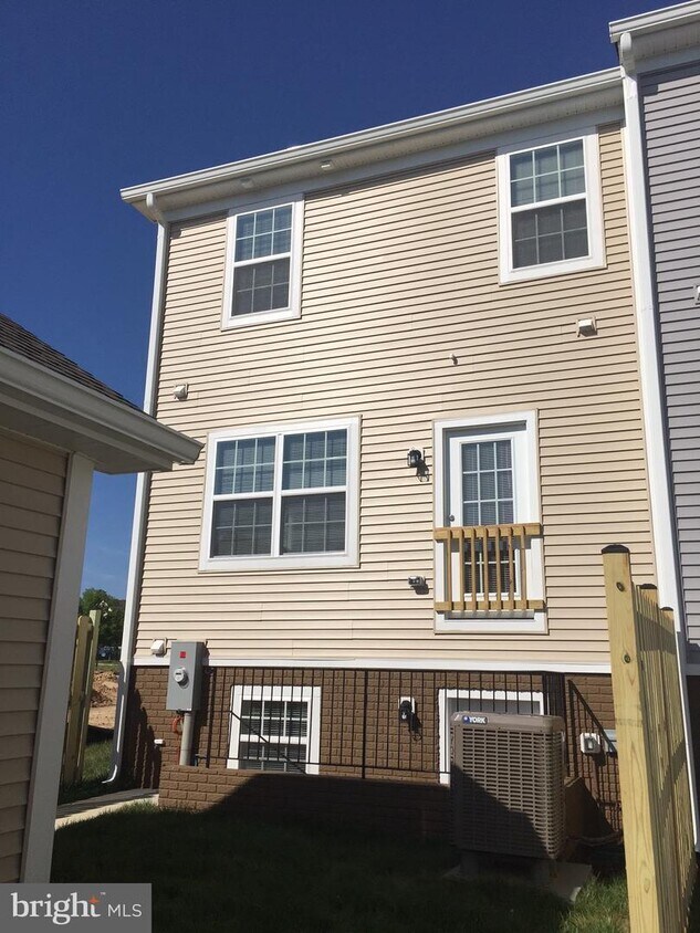 17281 Library Blvd, Ruther Glen, VA 22546 Townhouse for Rent in