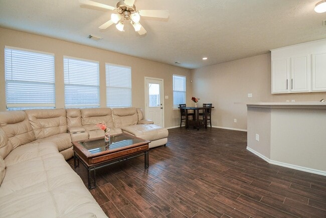 Foto del edificio - 6058 Shelbourne Park Ln