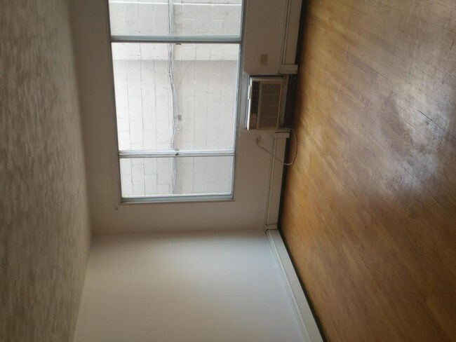 Foto del edificio - 8715 S Cottage Grove Ave