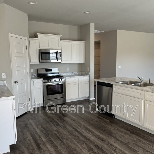 Building Photo - 8506 E 161st Pl S