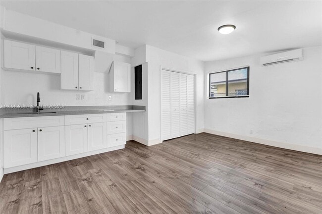 Building Photo - 6930 NW 6th Ct