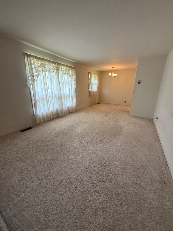 Building Photo - 490 Sunliner Dr