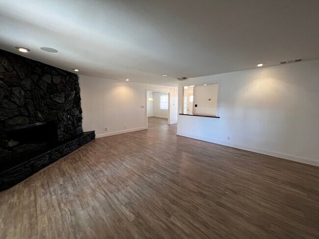 Building Photo - 3424 W Nicolet St