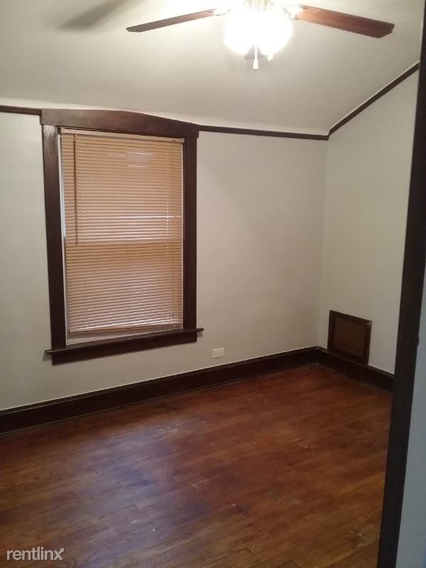 Building Photo - 3341 N Kilbourn Ave