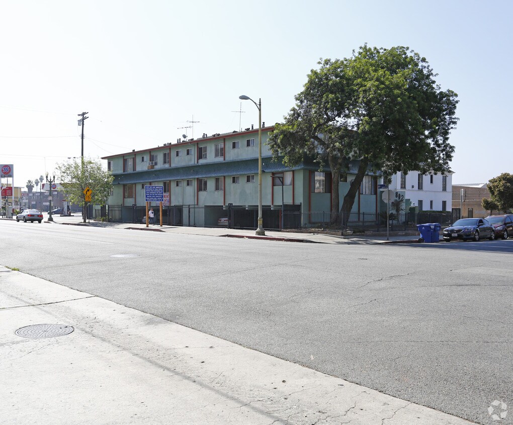 Primary Photo - 802 S Manhattan Pl