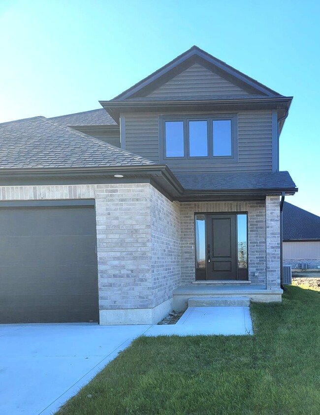 Building Photo - 647 Ketter Wy