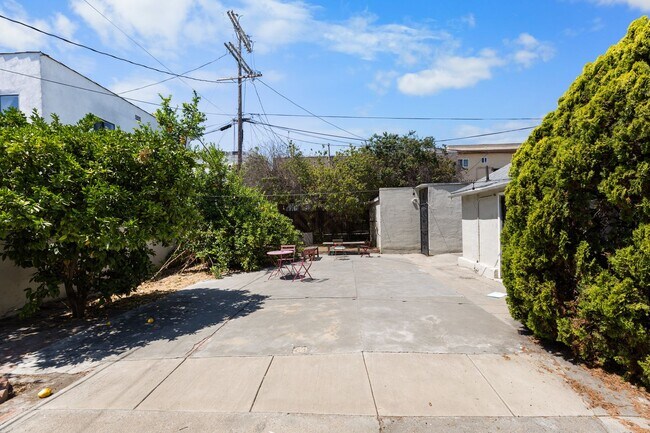Foto del edificio - This spacious 1 bedroom, 1 bathroom apartm...