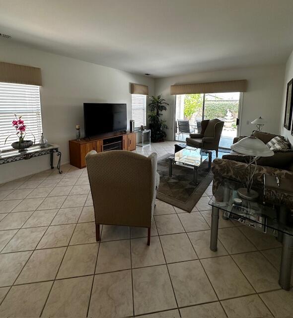 Foto del edificio - 39830 Somerset Ave