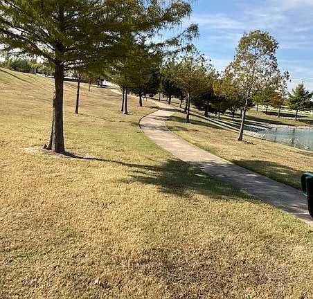 Foto del edificio - 11008 Dillon St