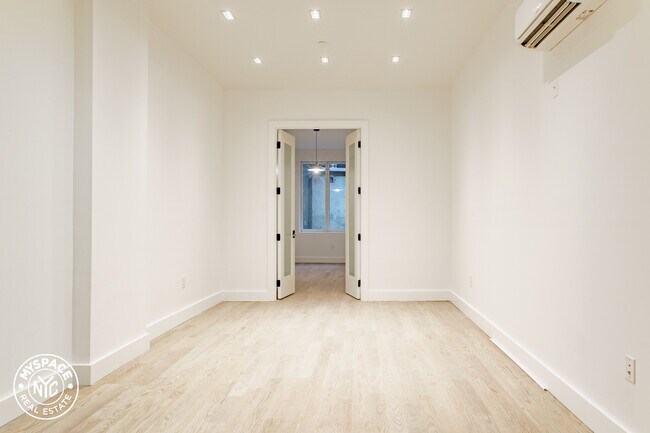 Foto del edificio - 98 Moore St