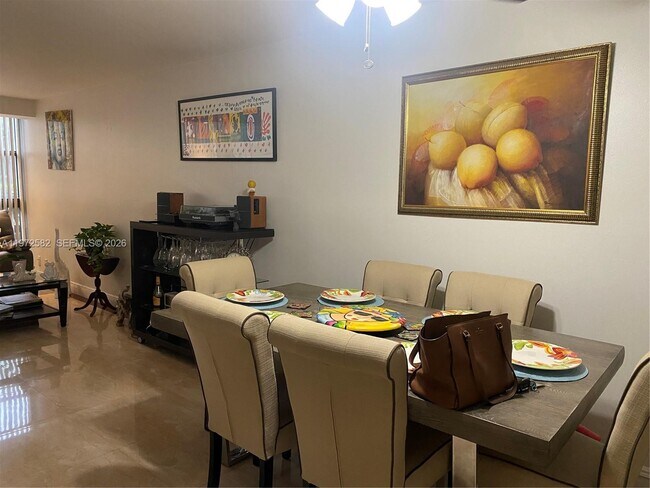 Foto del edificio - 200 Leslie Dr