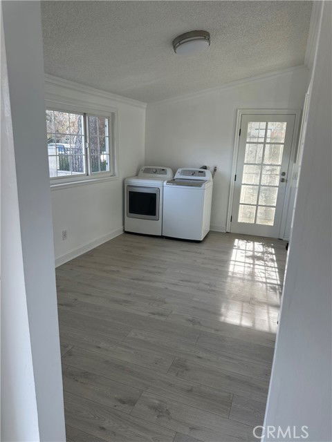 Foto del edificio - 9511 Hayvenhurst Ave