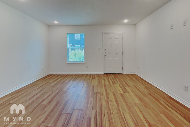 Building Photo - 3034 W Salinas