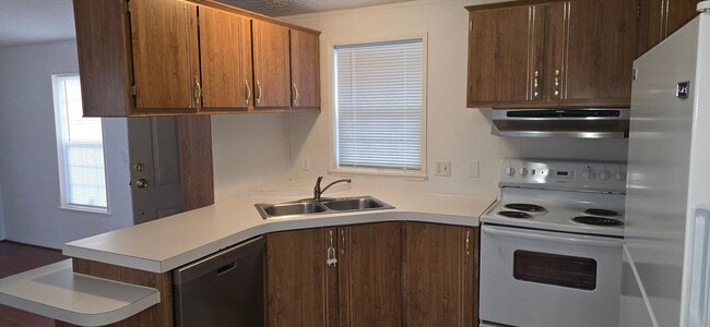 Building Photo - In Town Convenience