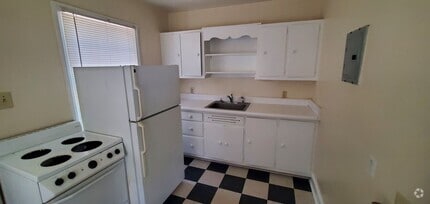 Building Photo - 1418 Seminole Dr
