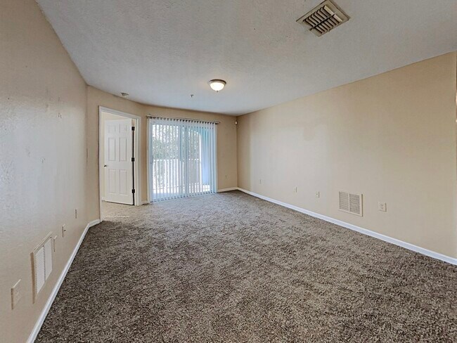 Foto del edificio - 5800 Lake Pointe Village Cir