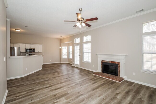 Foto del edificio - 7411 Claiborne Woods Rd