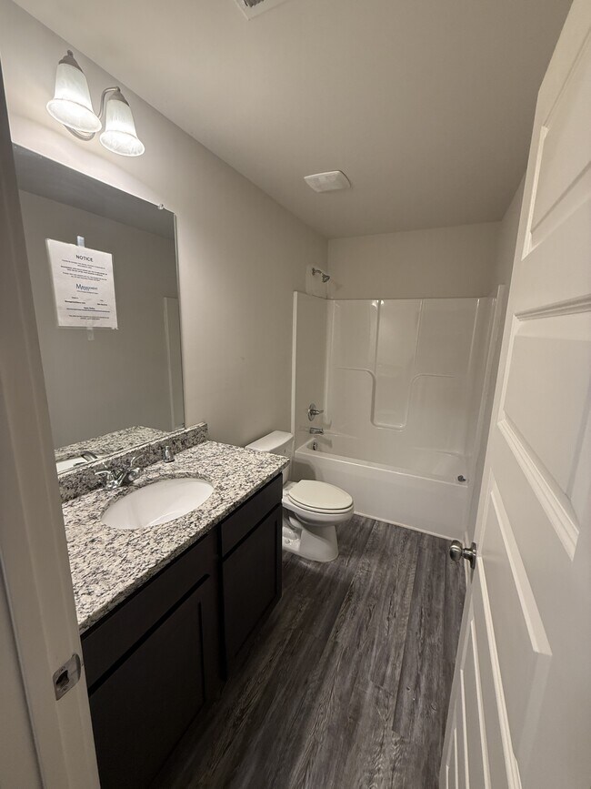 Foto del edificio - 680 The Heights Ln