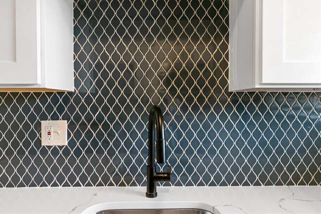 Building Photo - The Park on 13 Apartments - Royal Oak, MI