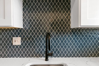 Building Photo - The Park on 13 Apartments - Royal Oak, MI