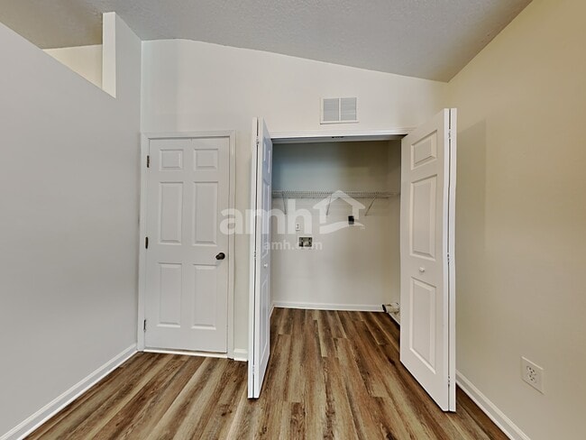 Building Photo - 201 Marisco Way