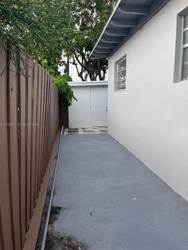 Foto del edificio - 50 NW 68th Ct