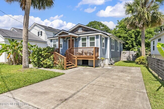Building Photo - 206 Cabeza St