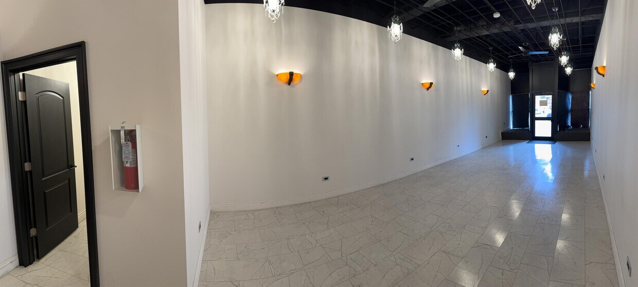 Building Photo - 1605 W 80th St